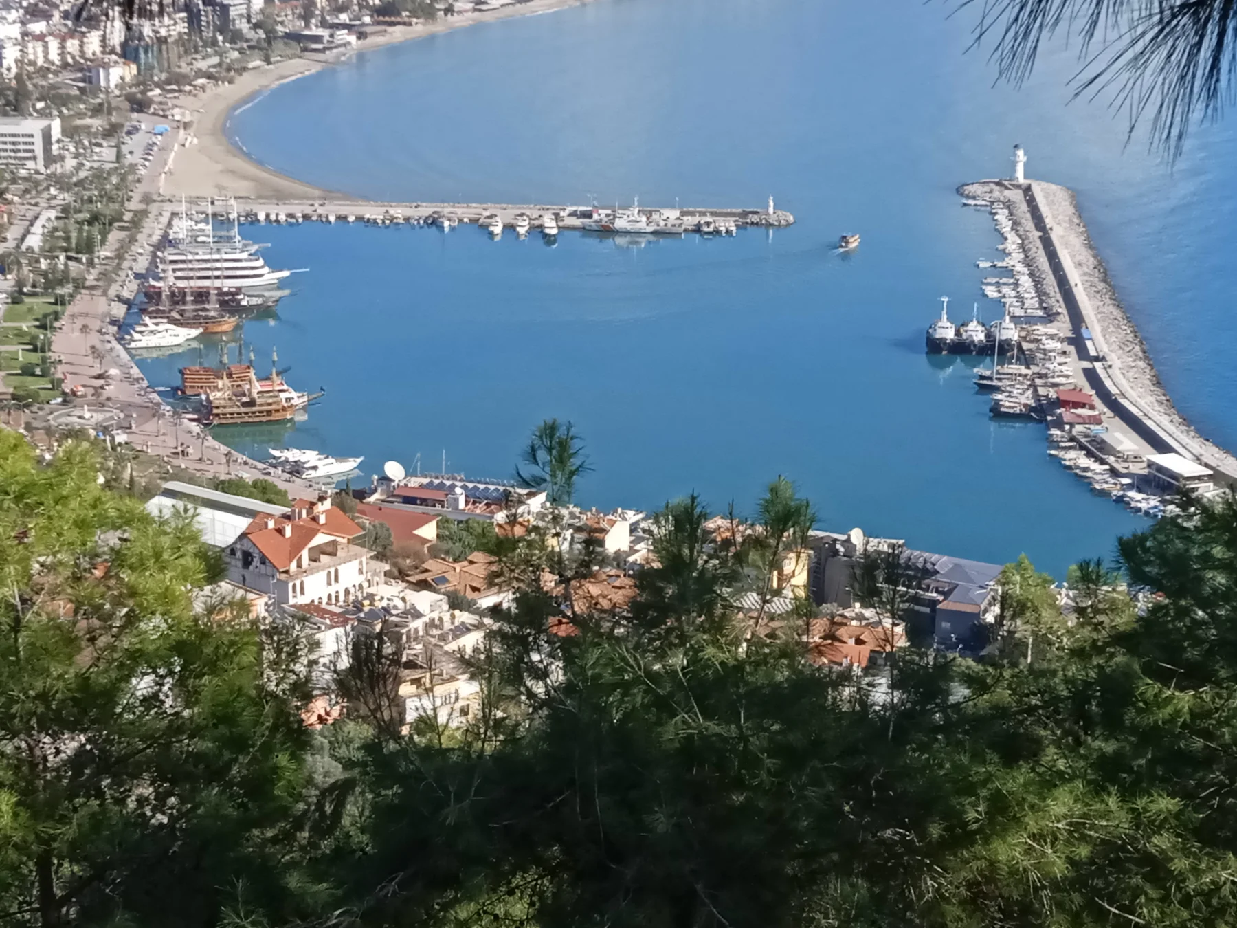 Alanya Kalesi’nden liman manzarası